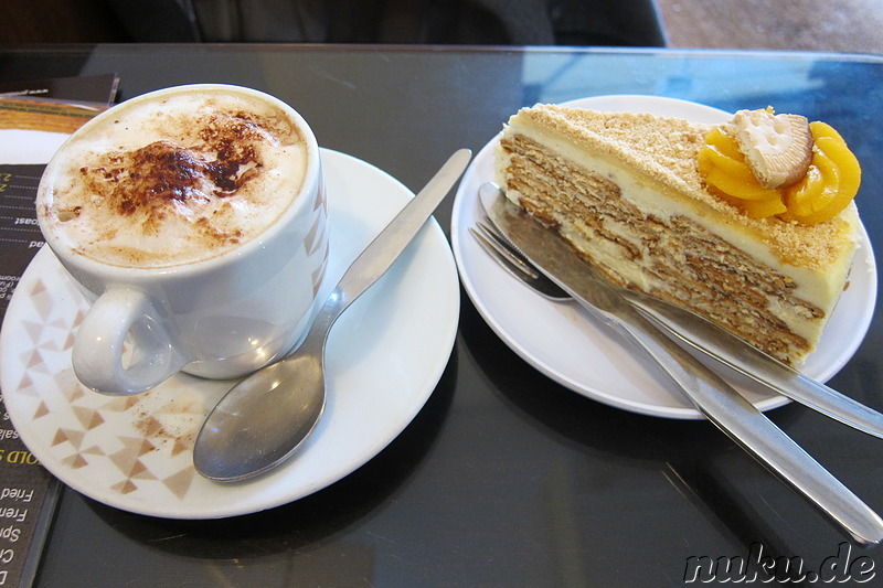 Kaffee und Kuchen in Evora, Portugal