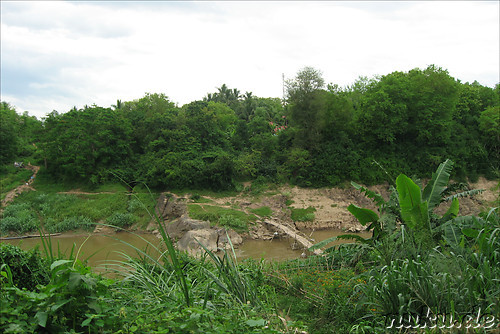 Kleine Babusbruecke ueber den Nam Khan Fluss