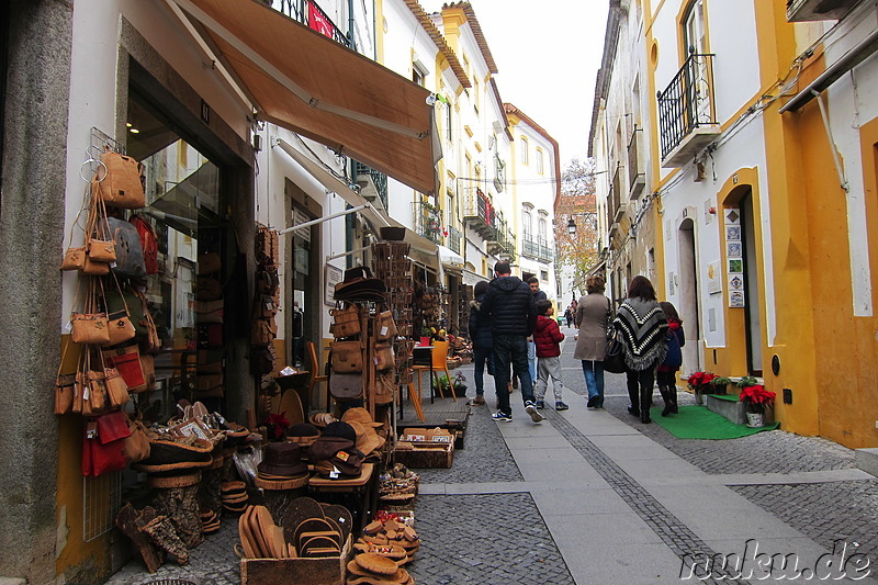 Kunsthandwerk in der Rua 5 des Outubro in Evora, Portugal