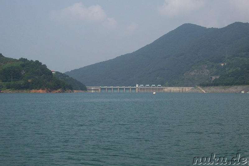 Kurz nach der Abfahrt - Blick auf den Chungju Damm