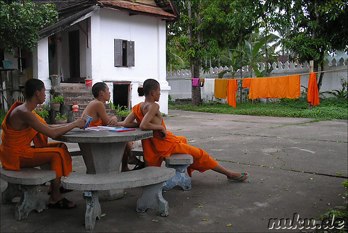 Laotische Moenche in Luang Prabang
