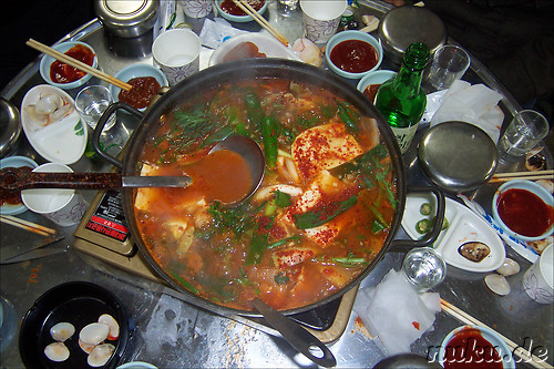 Mae-un-tang (매운탕) - Scharfe Fischsuppe mit Tofu