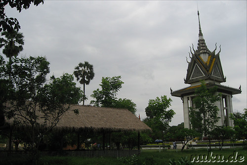 Massengrab und Stupa