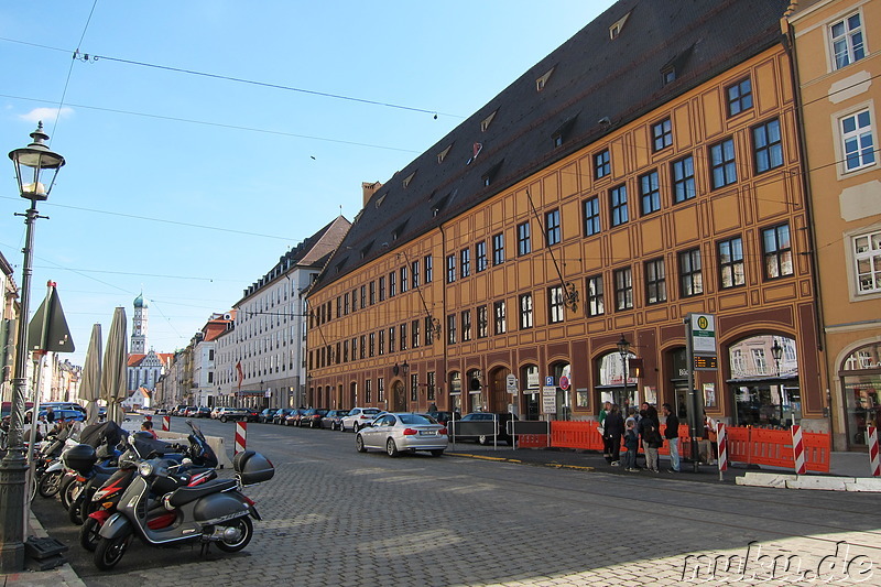 Maximilianstrasse in Augsburg, Bayern