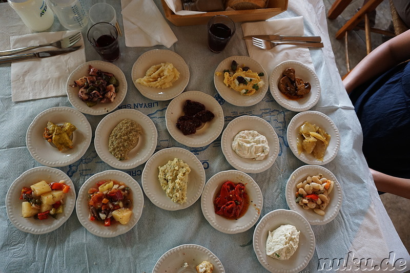Mittagessen im Cafe Kronio in Tzermiado in der Lasithi-Hochebene auf Kreta, Griechenland