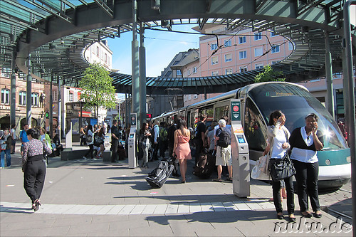 Moderne Strassenbahn in Strasbourg, Frankreich