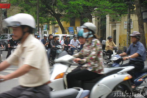 Motorraeder und Roller in Hanoi, Vietnam