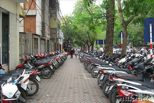 Motorraeder und Roller in Hanoi, Vietnam