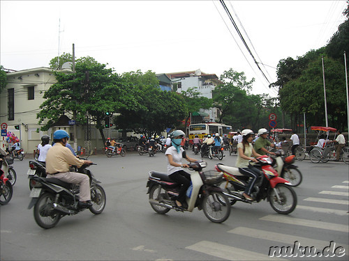 Motorraeder und Roller in Hanoi, Vietnam