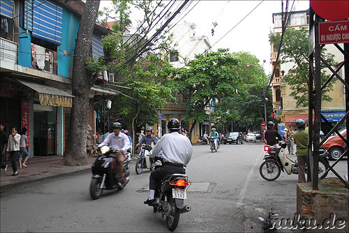 Motorraeder und Roller in Hanoi, Vietnam
