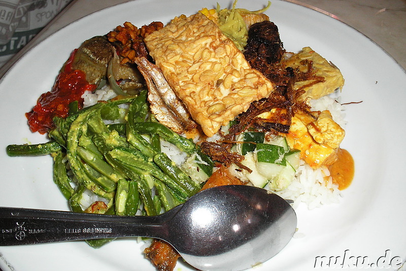 Nasi Campur - Typisches indonesisches Frühstück
