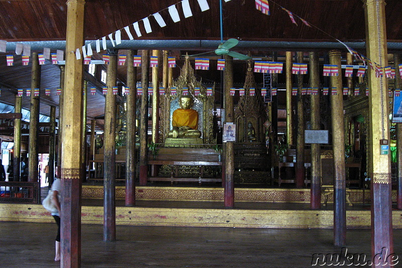 Nga Hpe Kyaung - Jumping Cat Monastery
