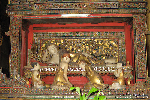 Nga Hpe Kyaung - Jumping Cat Monastery