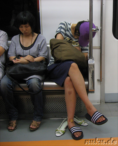 Nicht ungewoehnlich: Schlafen in der U-Bahn