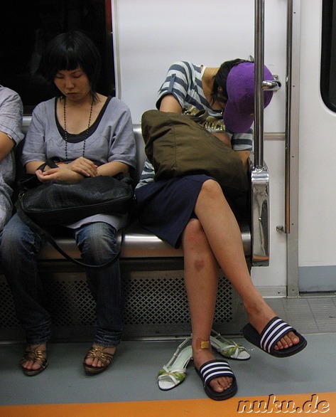 Nicht ungewöhnlich: Schlafen in der U-Bahn