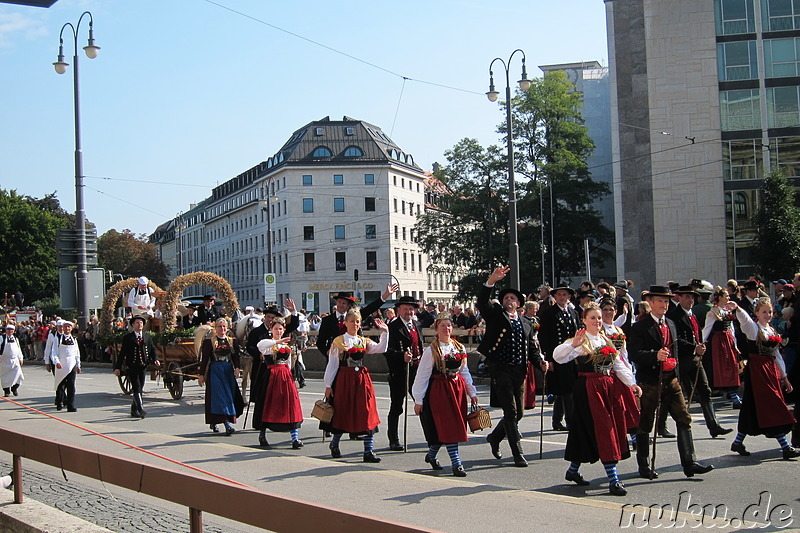 Oktoberfestparade am Karlsplatz in München