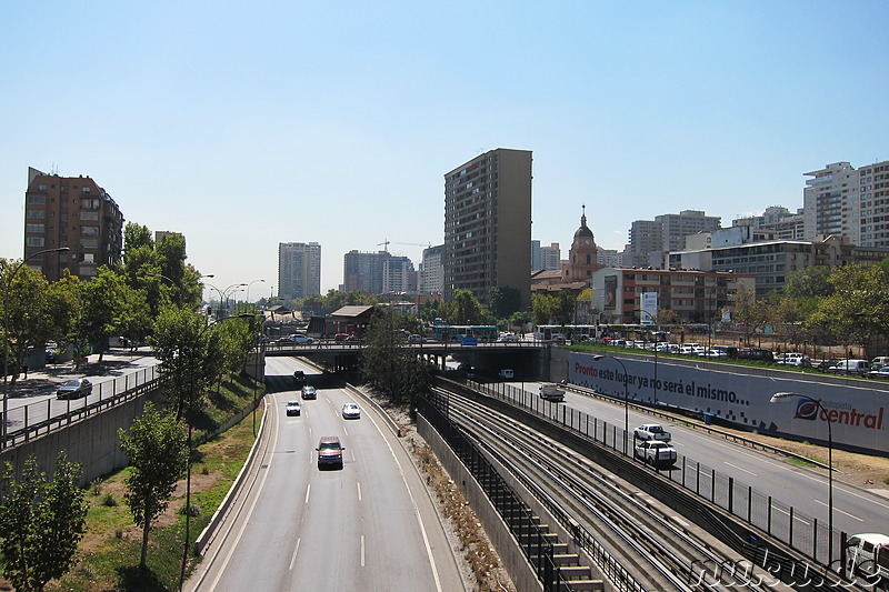 Paseo Huerfanos Fußgängerbrücke in Santiago de Chile