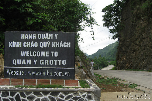 Quan Y Grotto (Hospital Cave) auf Cat Ba Island, Vietnam
