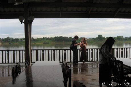 Raststaette in Nong Khai mit Blick auf den Mekong