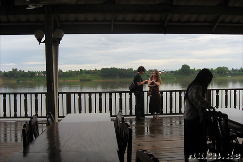 Raststaette in Nong Khai mit Blick auf den Mekong