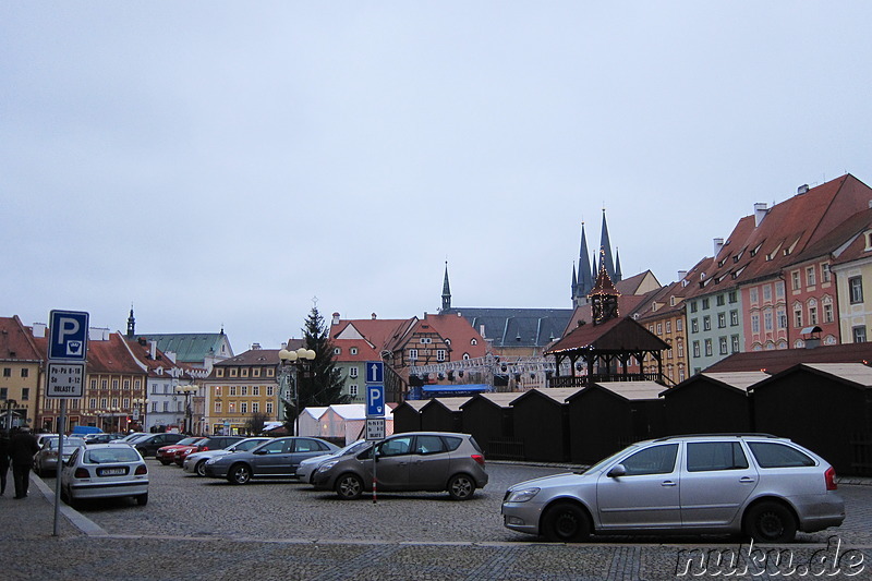 Rathaus mit Weihnachtsmarkt in Cheb, Tschechien