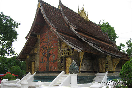 Rueckseite des Wat Xieng Thong