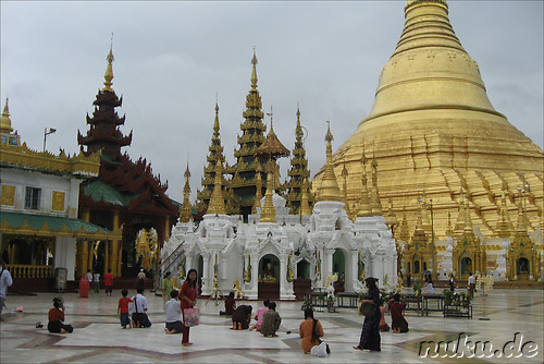 Shwe Dagon Pagoda - Tempel in Yangon, Myanmar