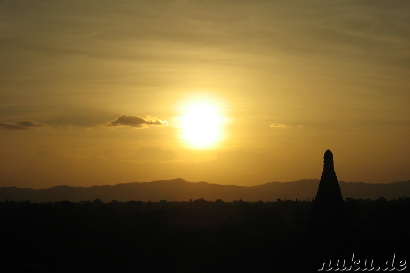 Sonnenuntergang am Buledi Tempel in Bagan