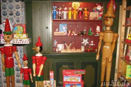 Souvenirgeschaeft fuer Holzspielzeug