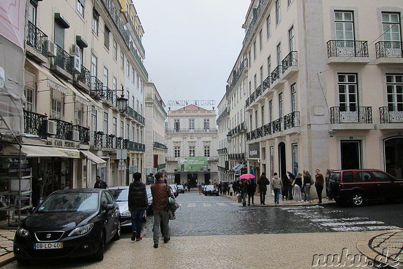 Spaziergang durch den Stadtteil Bairro Alto von Lissabon, Portugal