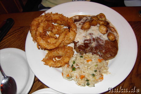 Steak mit Knoblauch-Sosse, Zwiebelringen und Reis - Outback Steakhouse Korea