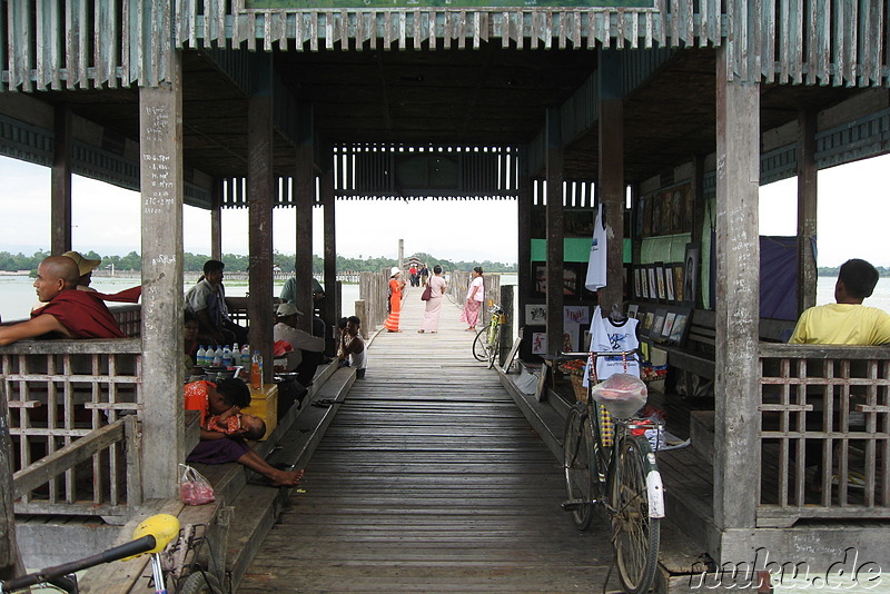 Stützpunkt auf der U-Bein-Brücke in Amarapura, Myanmar