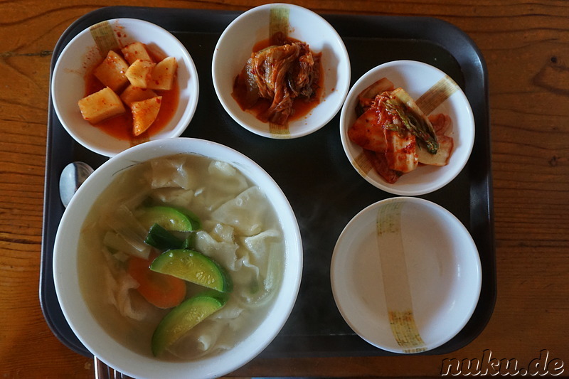 Sujebi (수제비) - Nudelsuppe zum Mittagessen im Heungryunsa Tempel (흥륜사) in Incheon, Korea