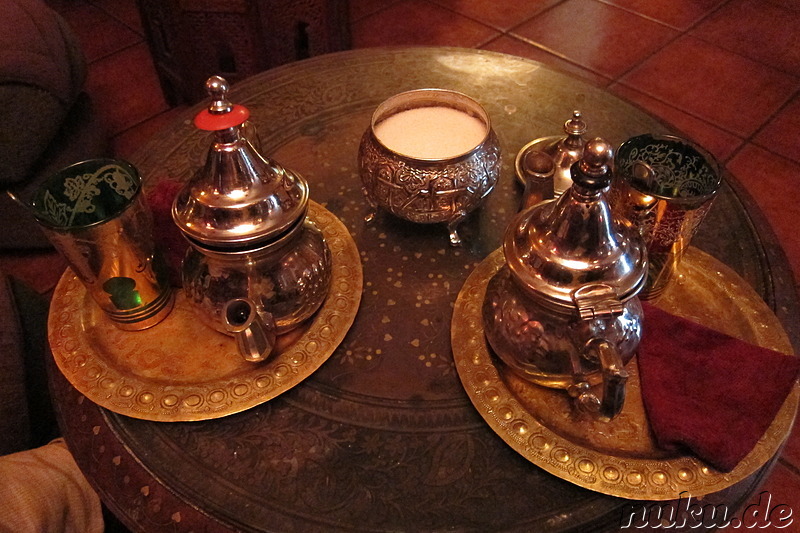 Tee im orientalischen Teehaus in Granada, Spanien