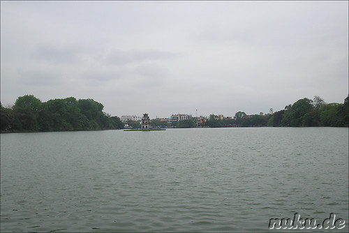 Thap Rua Tortoise Tower im Hoan Kiem Lake, Hanoi, Vietnam