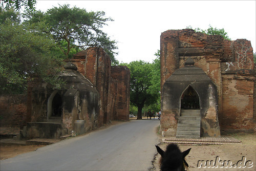 Tharabar Gate - Tor in Bagan, Myanmar