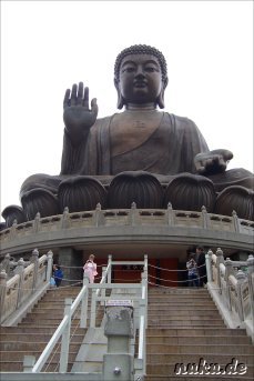 Tian Tan Buddha