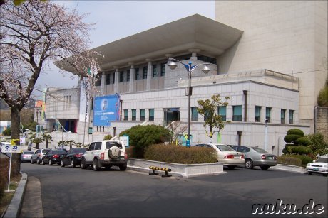 Tongyeong Stadthalle am Skulpturenpark, in der z.Zt. eine Ausstellung stattfindet