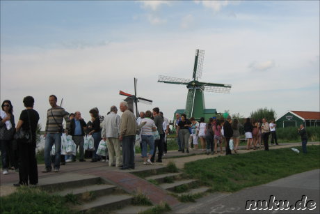 Touristenmassen vor den Windmuehlen
