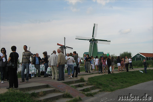 Touristenmassen vor den Windmuehlen