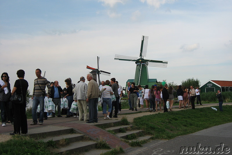 Touristenmassen vor den Windmühlen