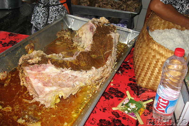 Traditionelle indonesische Küche: Babi Guling, gefülltes Spanferkel