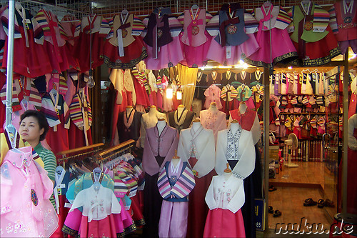 Traditionelle koreanische Kleidung, hier insbesondere fuer Kinder