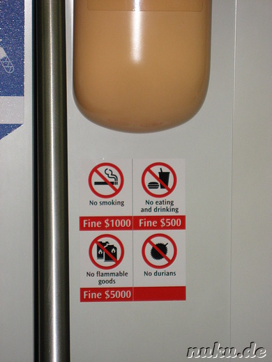 Verbotsschilder in der U-Bahn: Verzehr von Durians (Stinkfrucht) verboten!
