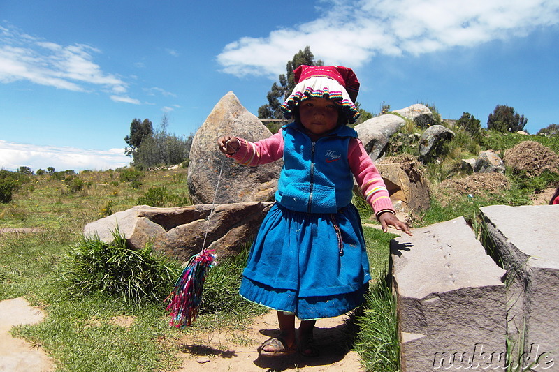 Wandern auf Isla Taquile, Peru