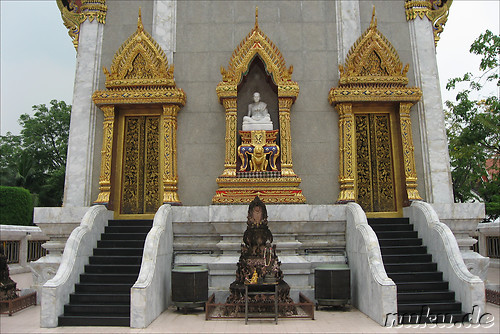 Wat Intharawihan Tempel,  Bangkok, Thailand