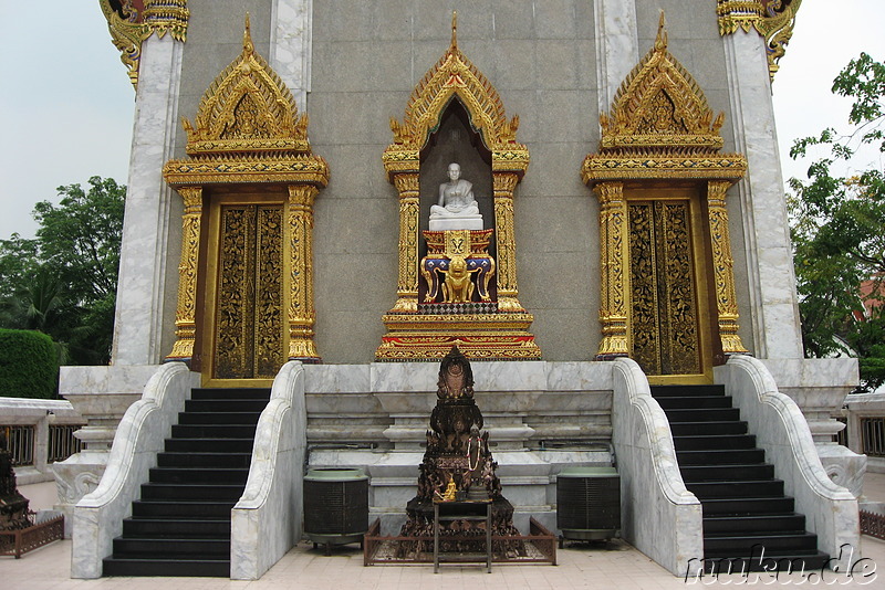 Wat Intharawihan Tempel,  Bangkok, Thailand