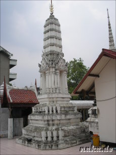 Wat Intharawihan Tempel,  Bangkok, Thailand