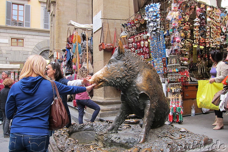 Wildschweinstatue am Neuen Markt in Florenz, Italien
