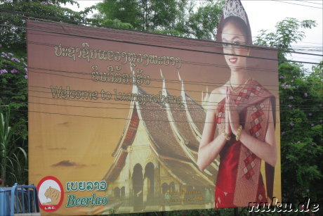 Willkommensgruss am Flughafen in Luang Prabang